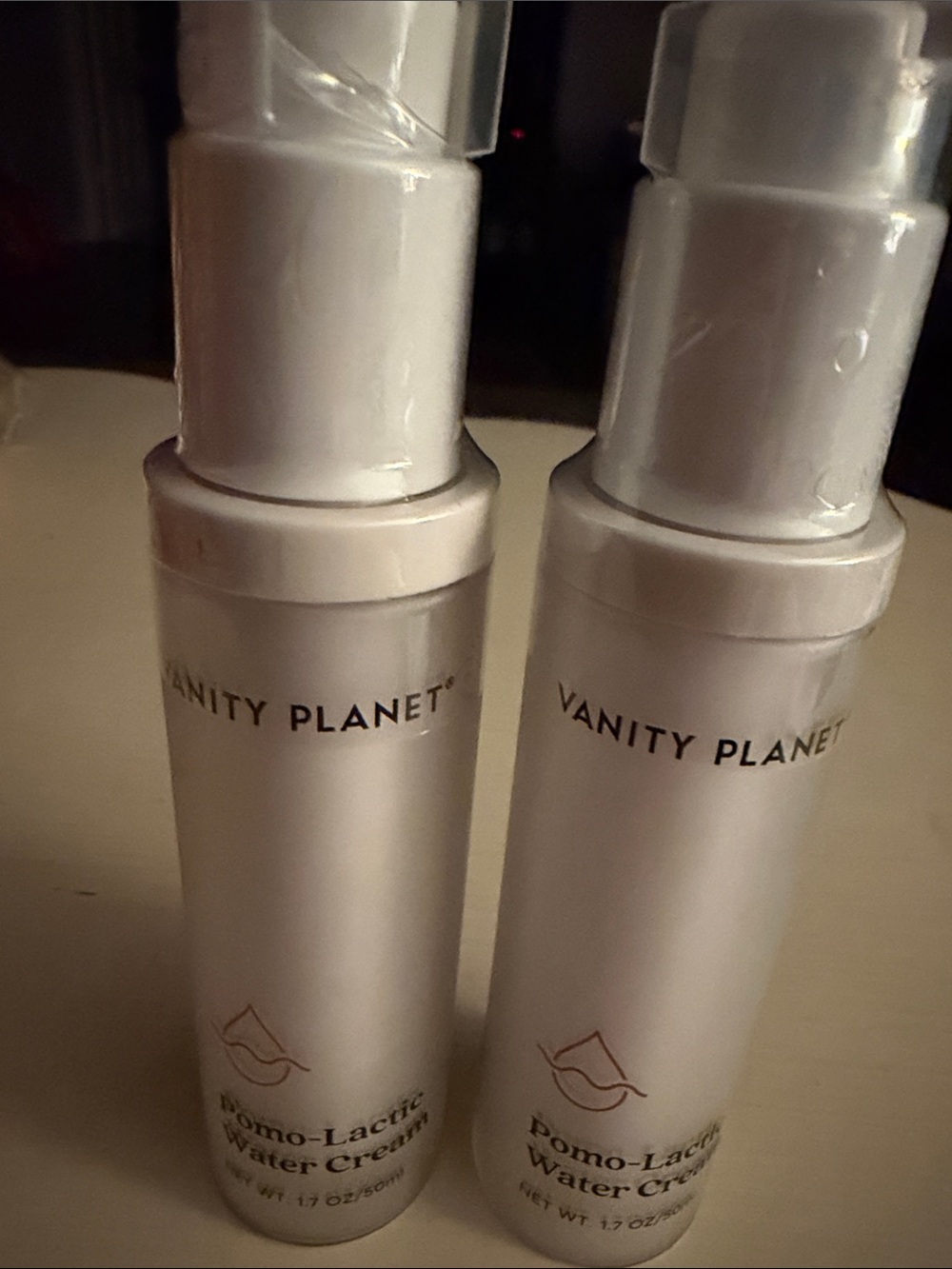 2X Vanity Planet Pomo-Lactic Water Cream — White
